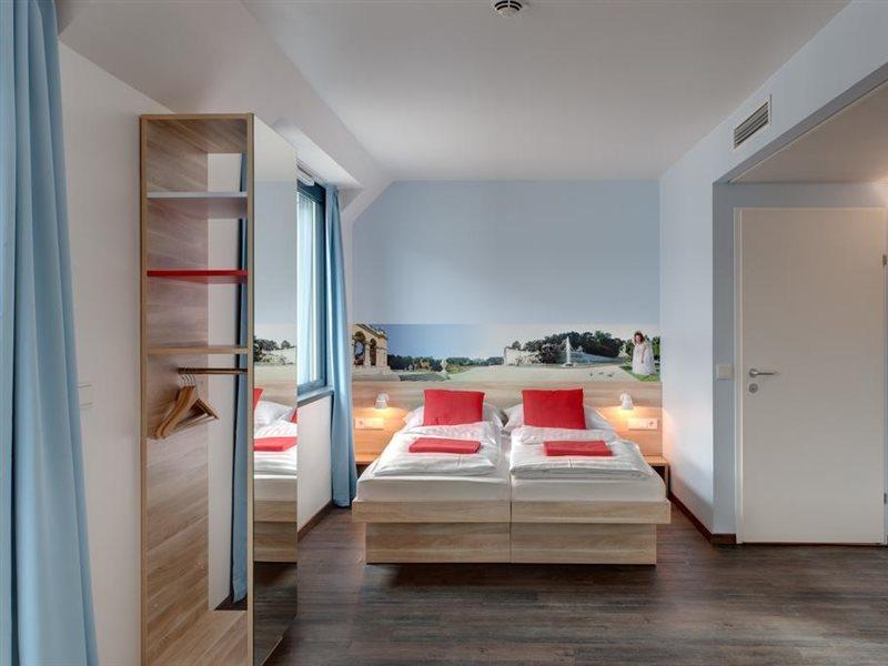Meininger Hotel Wien Downtown Franz Esterno foto