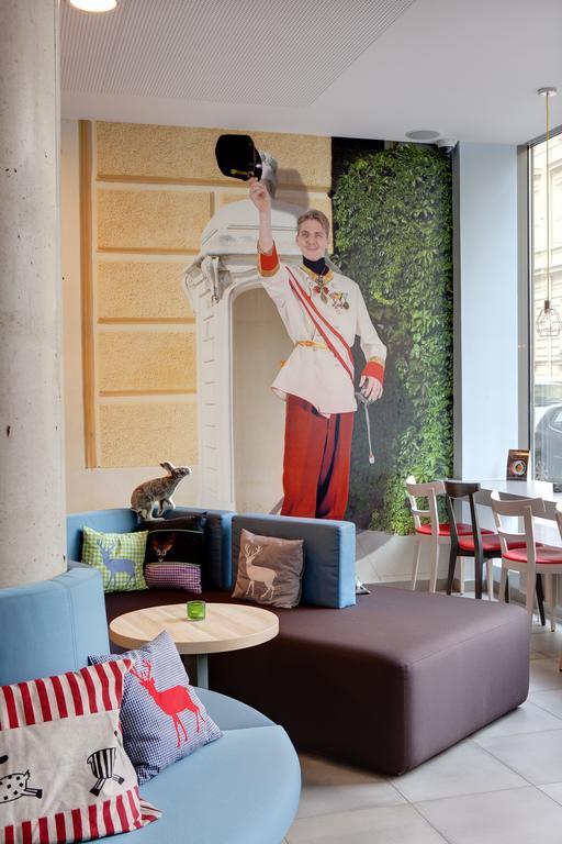 Meininger Hotel Wien Downtown Franz Esterno foto