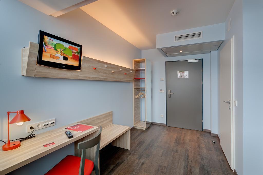 Meininger Hotel Wien Downtown Franz Esterno foto