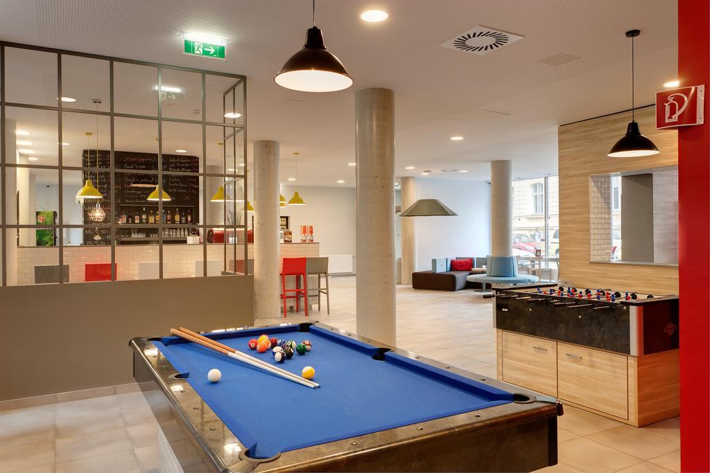 Meininger Hotel Wien Downtown Franz Esterno foto
