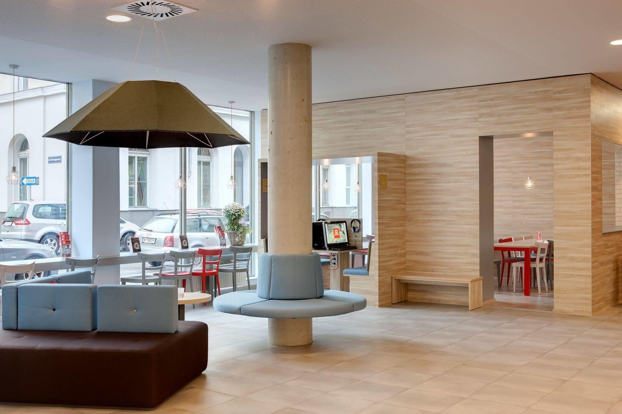 Meininger Hotel Wien Downtown Franz Esterno foto