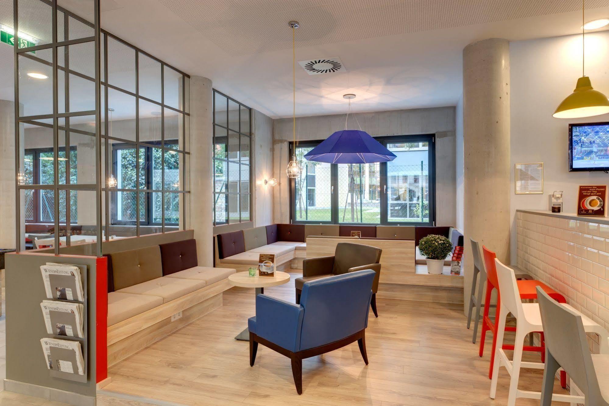 Meininger Hotel Wien Downtown Franz Esterno foto