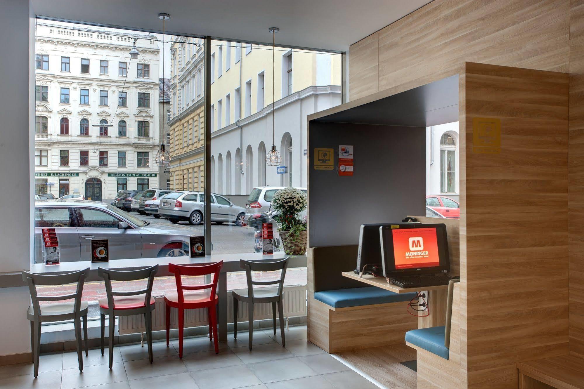 Meininger Hotel Wien Downtown Franz Esterno foto