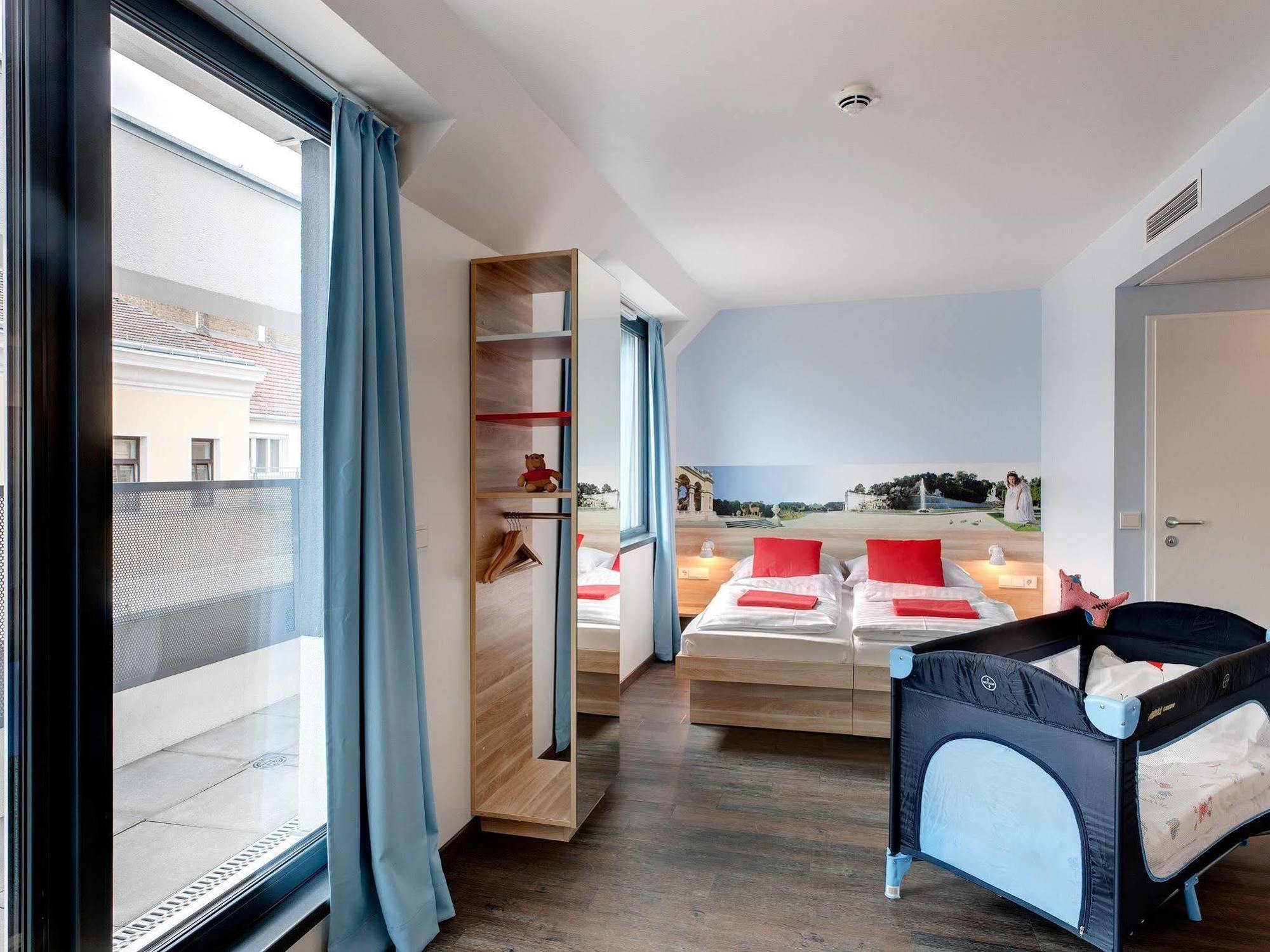 Meininger Hotel Wien Downtown Franz Esterno foto