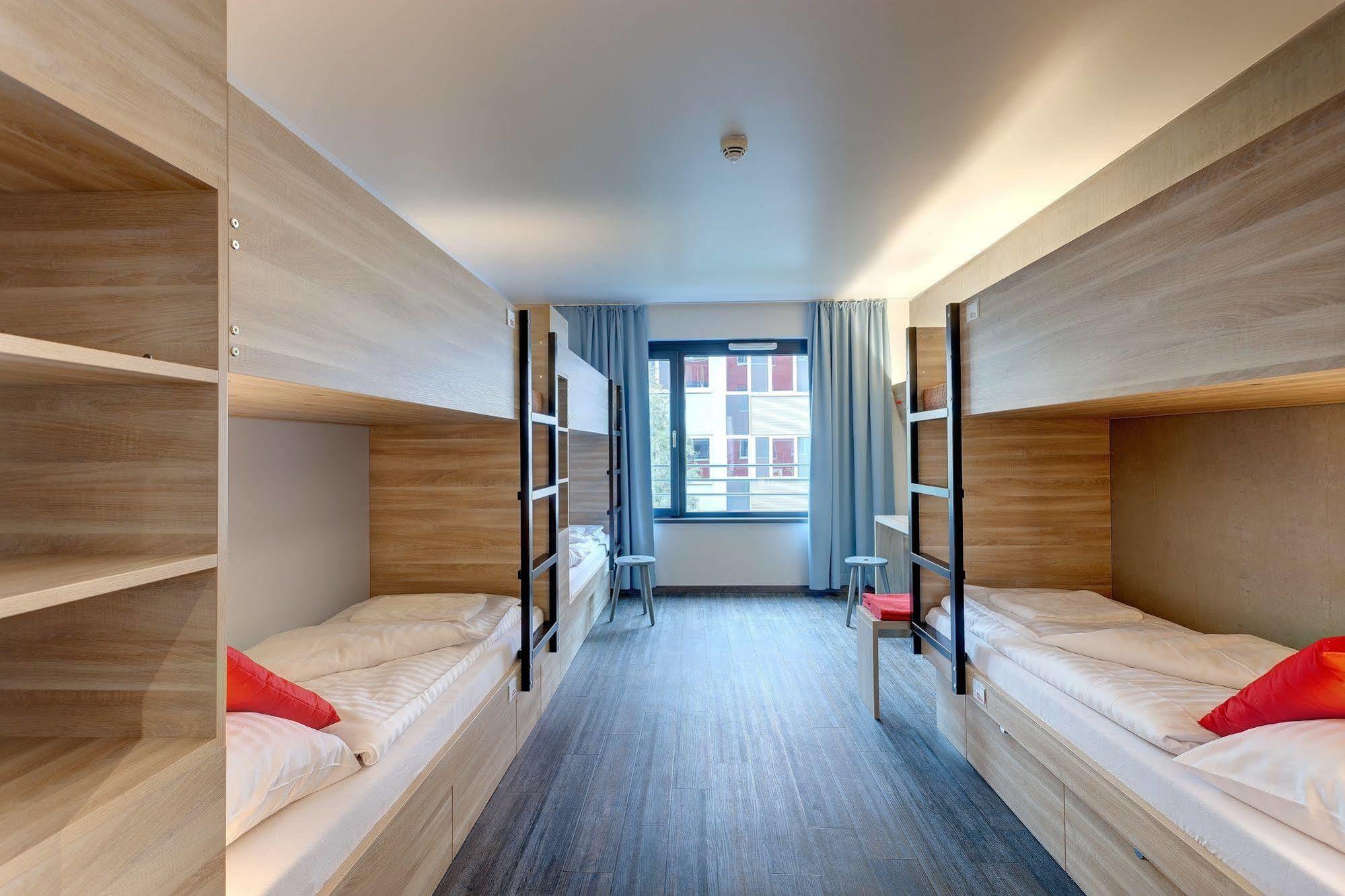 Meininger Hotel Wien Downtown Franz Esterno foto
