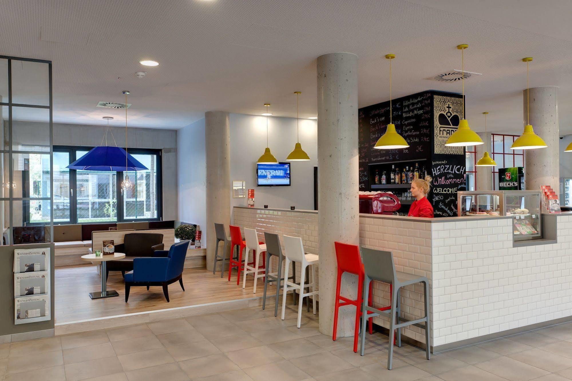 Meininger Hotel Wien Downtown Franz Esterno foto