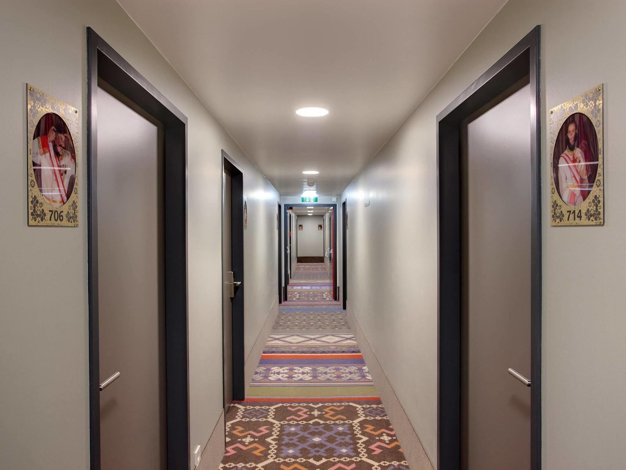 Meininger Hotel Wien Downtown Franz Esterno foto